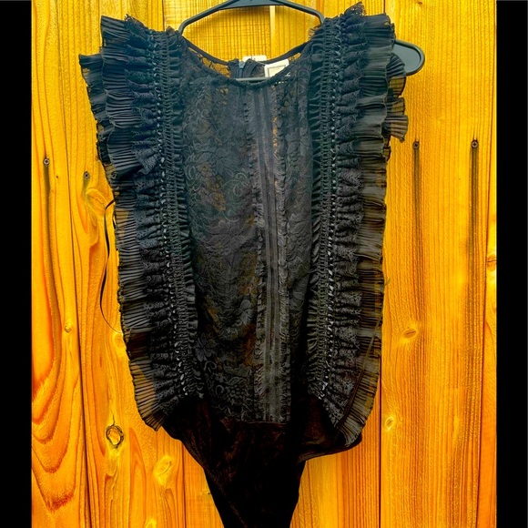 Body suit lace blouse top! Stunning sleeveless with beautiful decor of ruffles - Picture 2 of 4